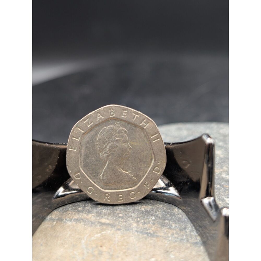 1982 UK Twenty Pence – First Year Issue – Tudor Rose Heptagon Coin – Circulated